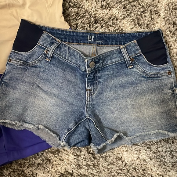 Maternity Shorts size 2 Gap and Old Navy - Picture 2 of 7